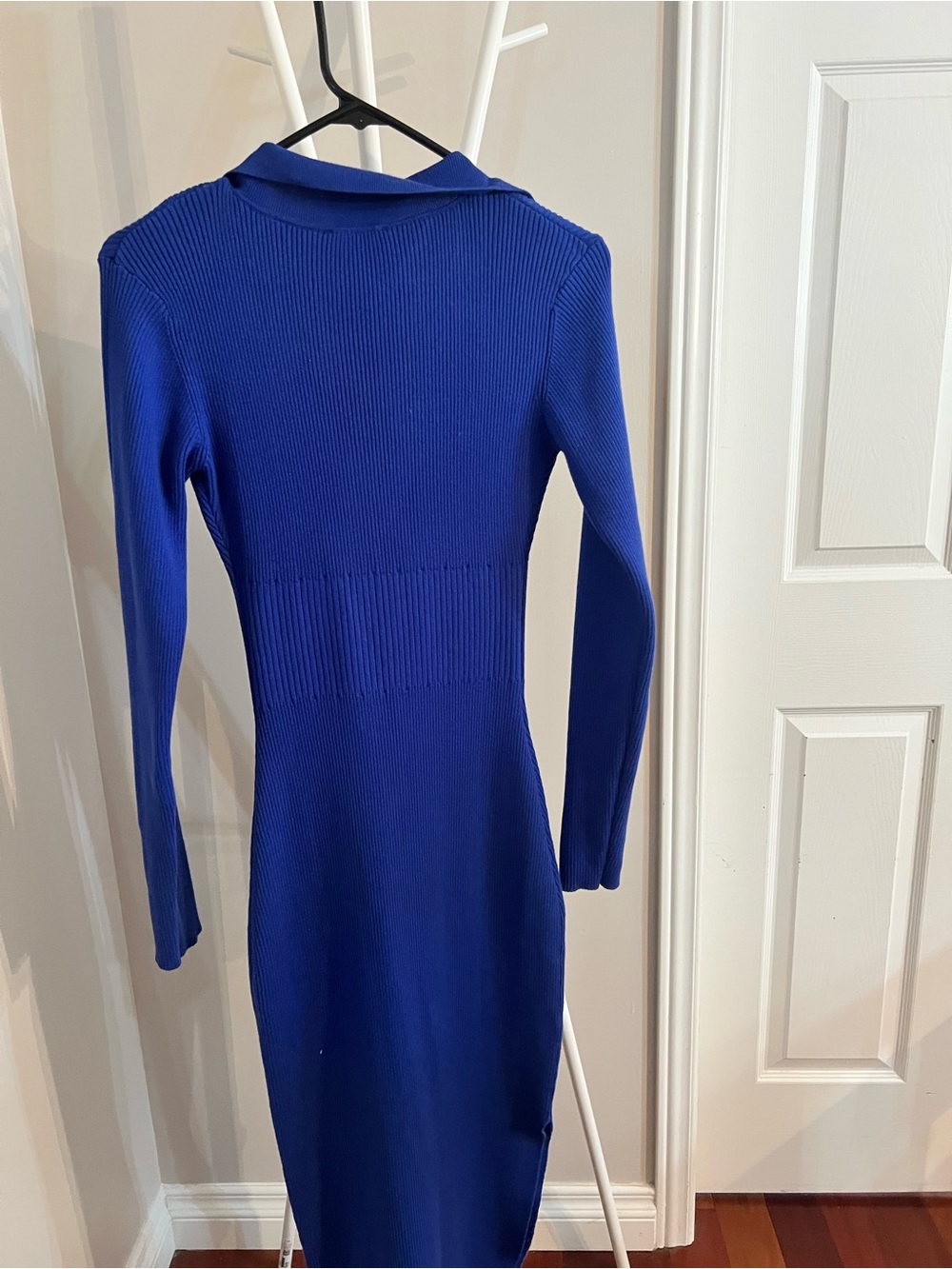 Blue Ribbed V-Neck Long Sleeve Top - Picture 8 of 8